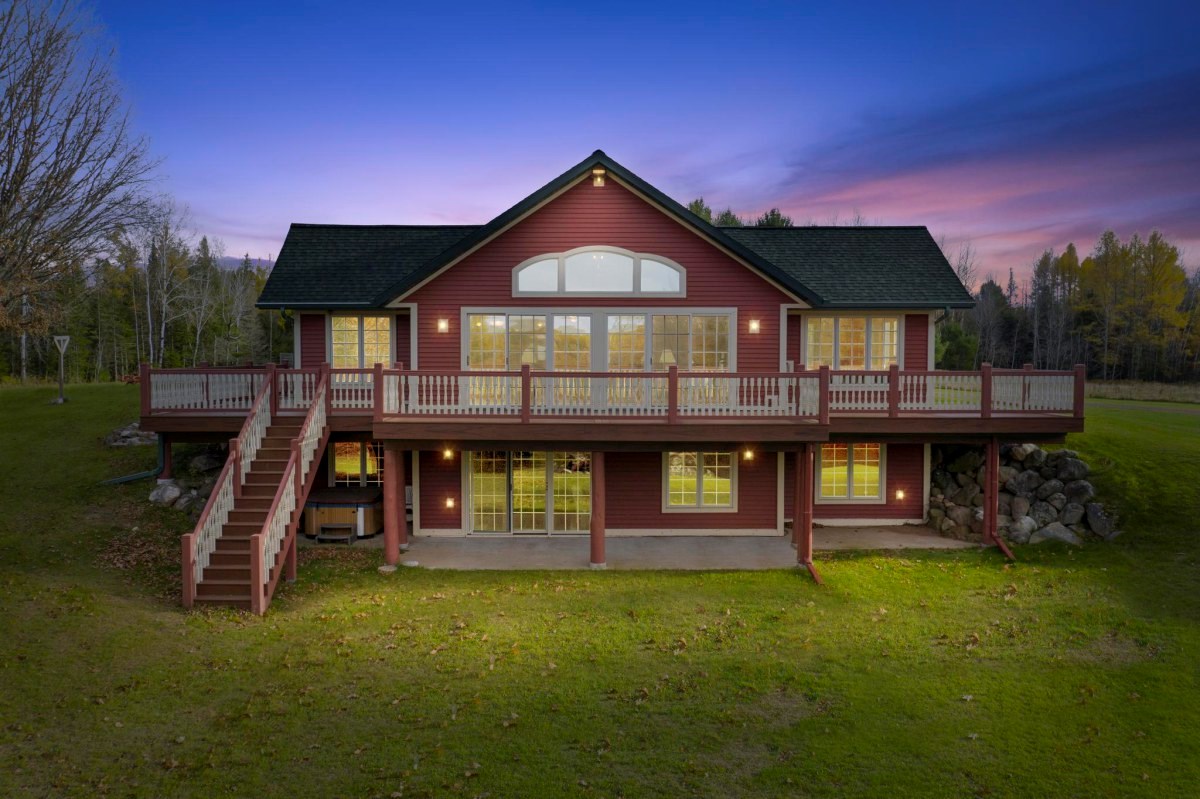 A Custom-built Home on 200 Prime Recreational Acres Lincoln