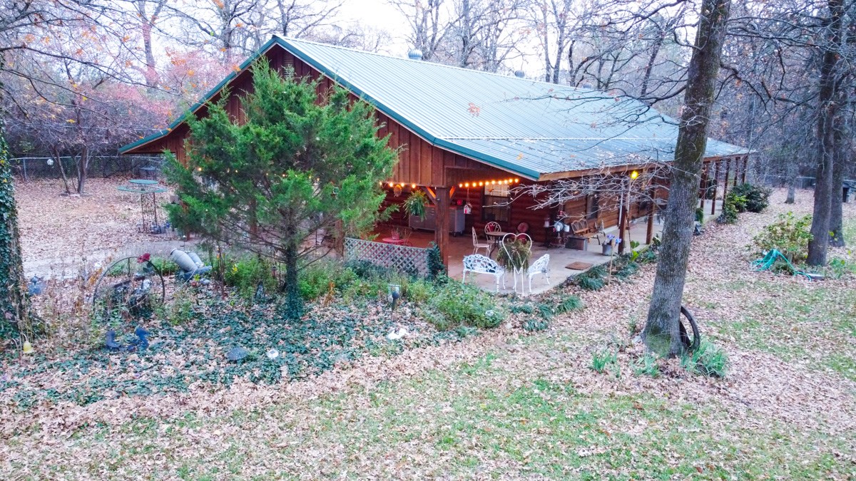 Southeast Oklahoma Log Cabin for Sale with Wooded Acreage