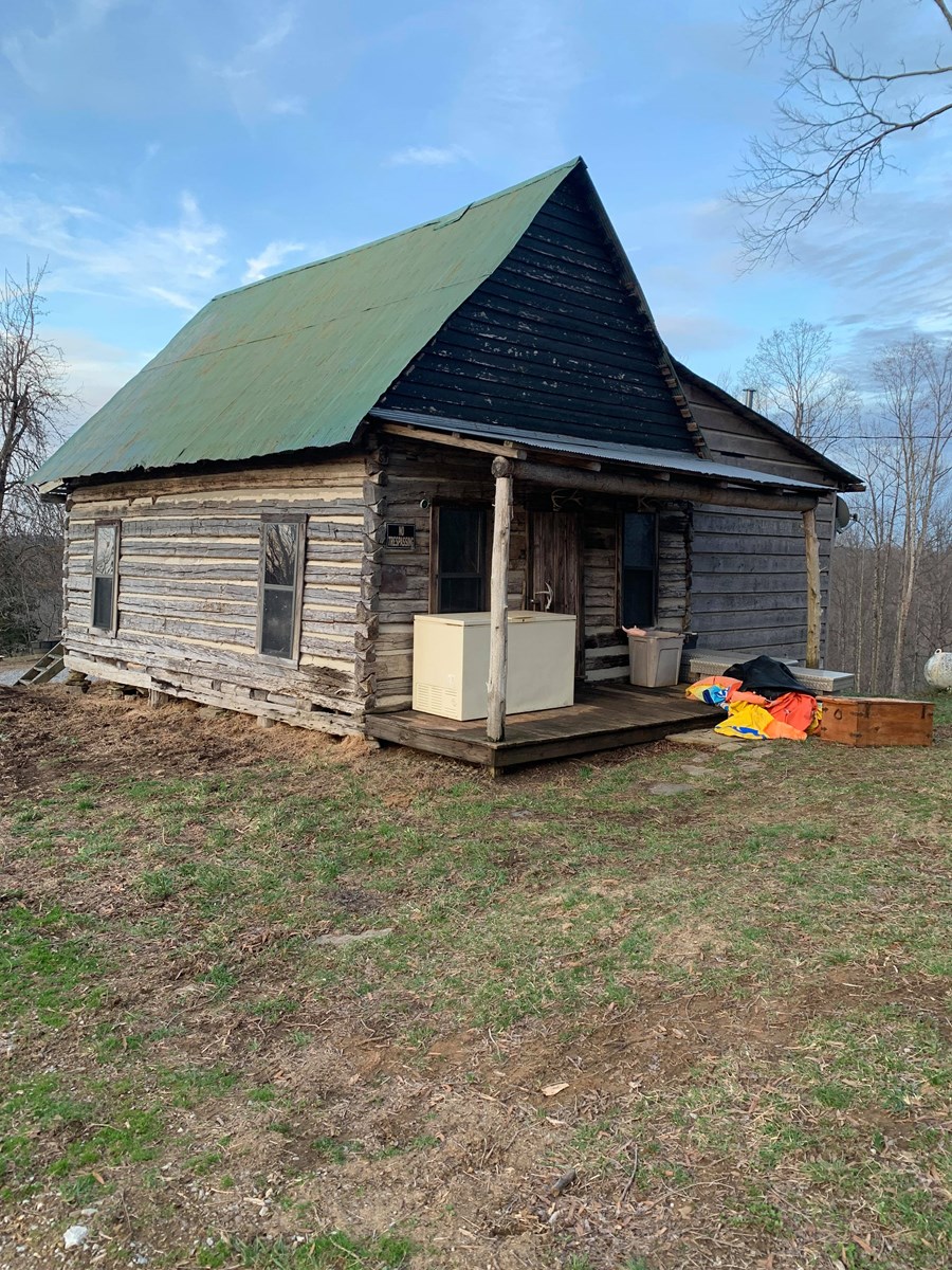 Pending Cabin with 52 +/- Acres in Burkesville Ky
