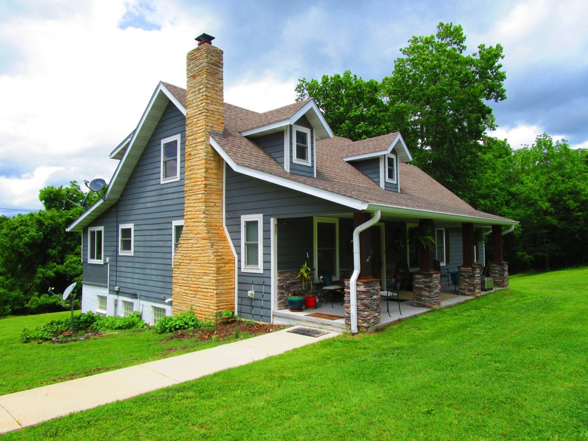 Craftsman Style Home on Beautiful Bull Shoals Lake