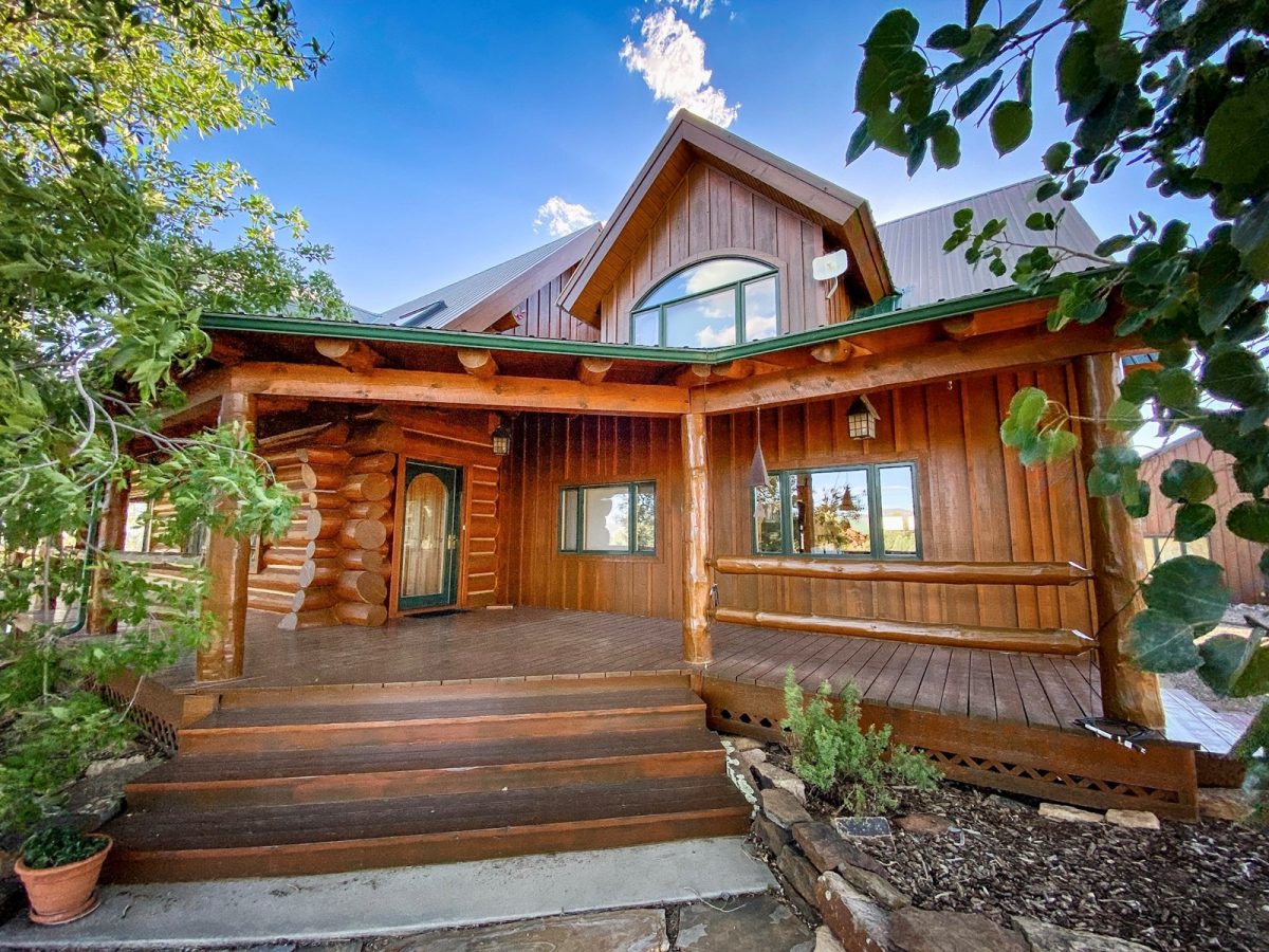 Custom Log Home on Acreage for Sale in Mancos, Colorado!