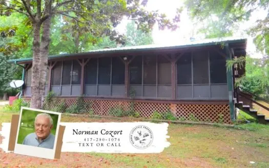 Riverfront Log Home in Mammoth Springs, Arkansas