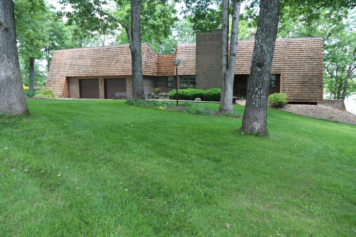 Contemporary Lake Front Home in Arrowhead Lake Subdivision