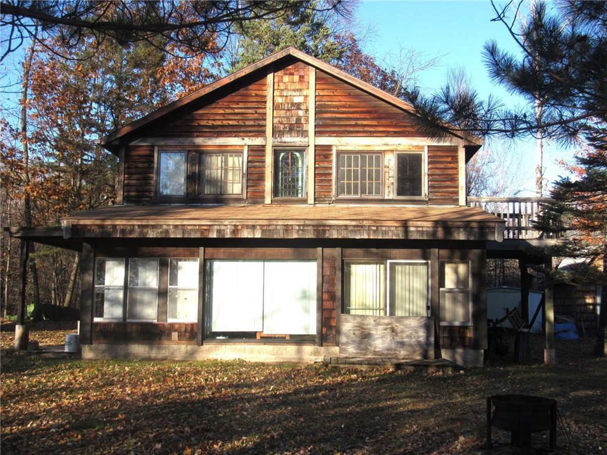 Rustic Waterfront Cabin on Net Lake For Sale in Holyoke MN