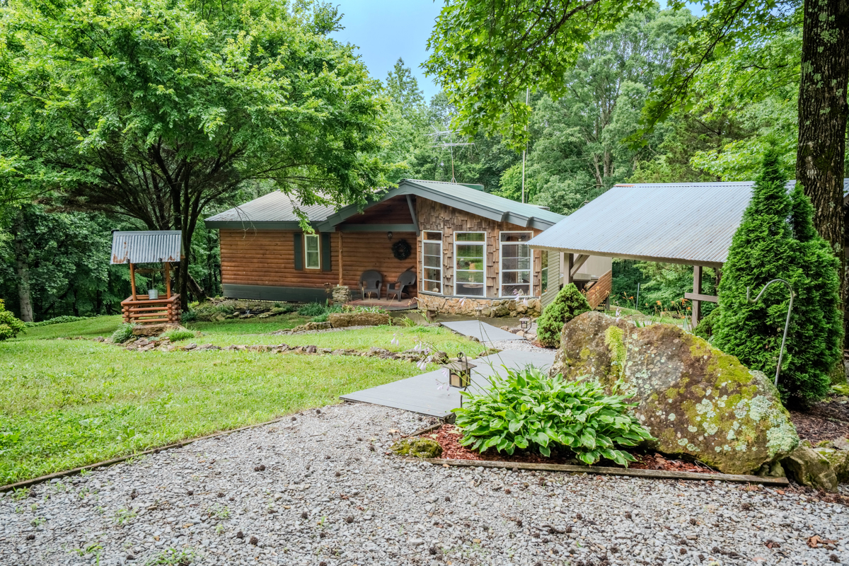 Unique Home With 9.6 Acres With Fireplace, Shop, 2 Walkin Showers