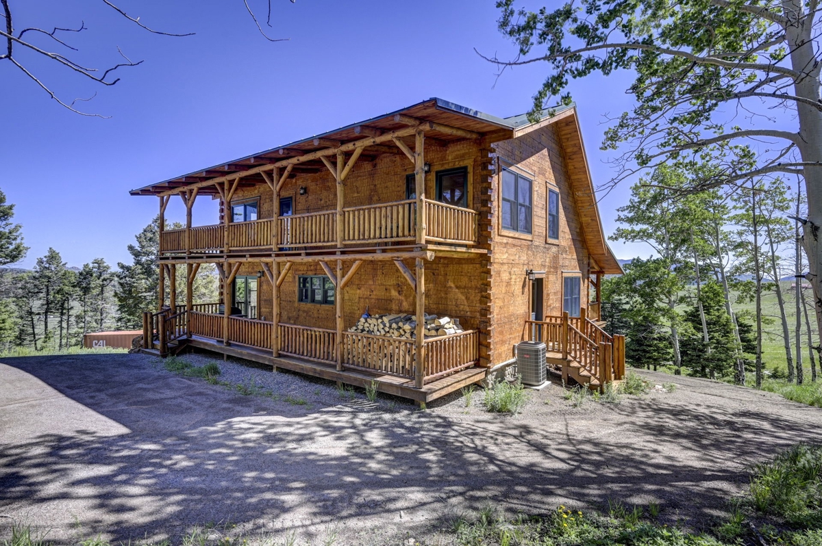 Experience the Best of Log Home Living in Westcliffe, CO