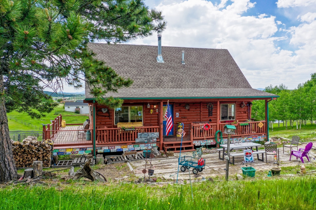 Charming Colorado Log Home with Views For Sale in Teller County