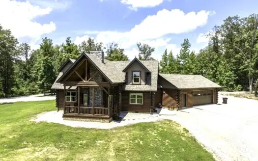 Log Home For Sale in Pocahontas, Arkansas