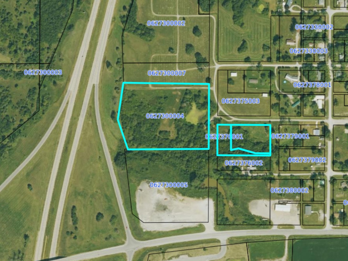 Charming 3-Bedroom Cabin on 12.12 Acres – Decatur City, IA