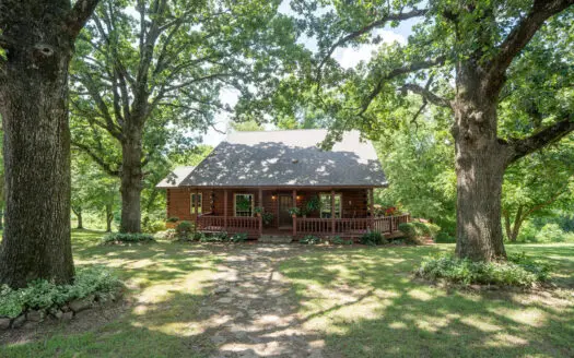 Stunning Log Home in Mountain View