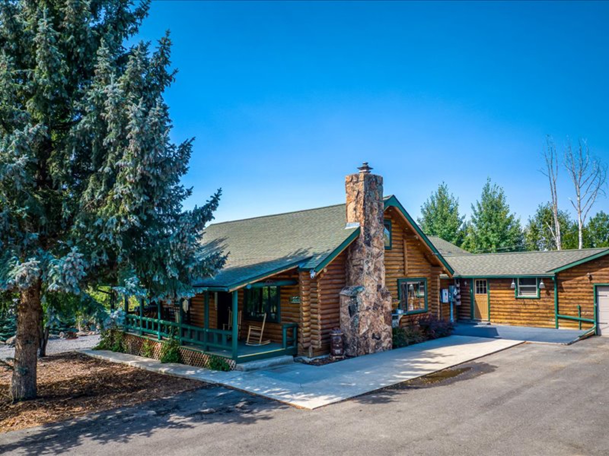 Colorado Mountain Log Home For Sale in Cedaredge, CO