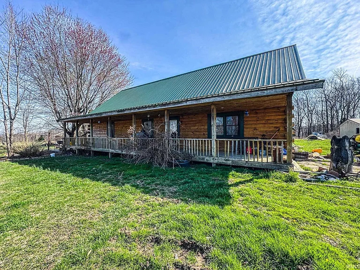Southern Indiana Country Home & 95+ Acres