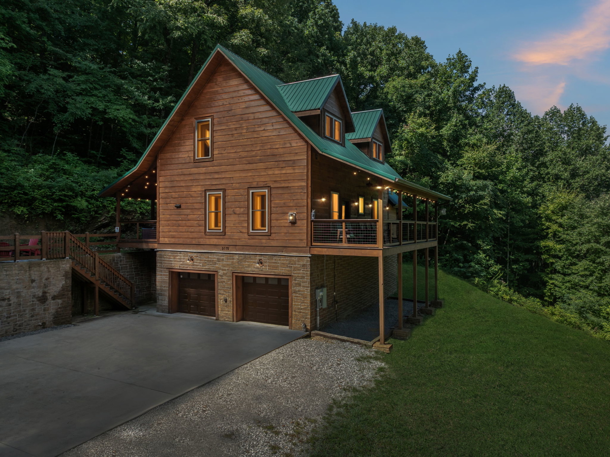 Custom Cabin with Mountain Views for Sale in Sevierville, TN