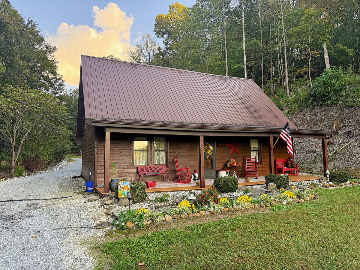 Country Home On 14+/- Acres – Park Like Setting – Liberty, Ky.
