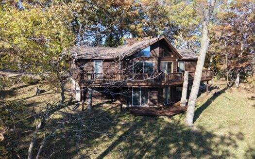 Ridgetop Country Home For Sale in SW Wisconsin