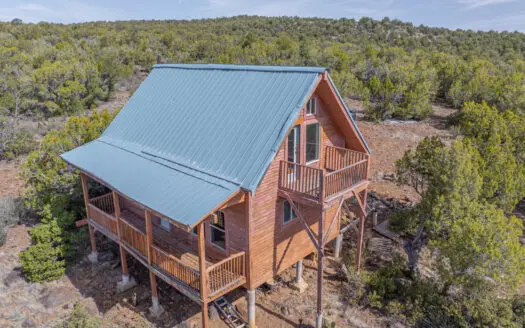 DIAMOND IN THE ROUGH !  Northern Arizona off grid cabin