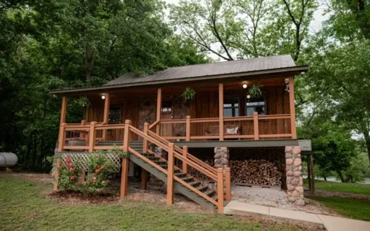 White River Oasis in the Ozark Mountains near Mountain View, AR