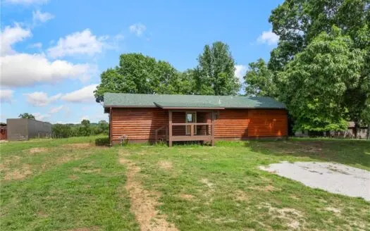 Country Western Modern Home Near Harrison For Sale on 1.39 Ac