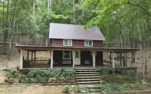Cute Cabin Located in Linden Tn
