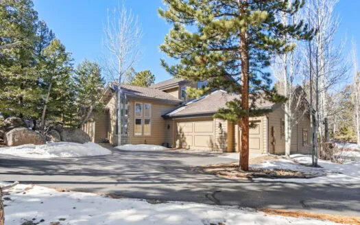 Wonderful Town Home in Premier Golg Course Community