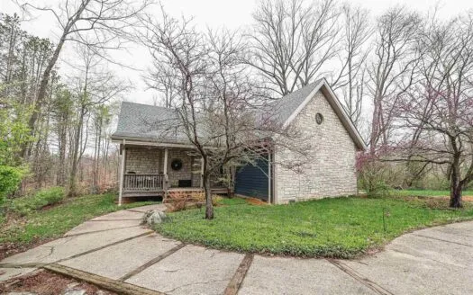 Country Home & Vineyard for Sale in in Ellettsville, IN