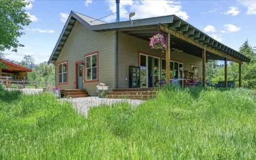 Home for Sale on 39 Acres of Land in Ridgway, Colorado!