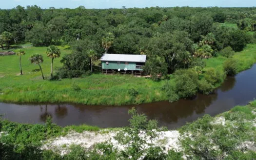 Beautiful secluded Creekside Stilt Cabin in Arcadia, Florida!