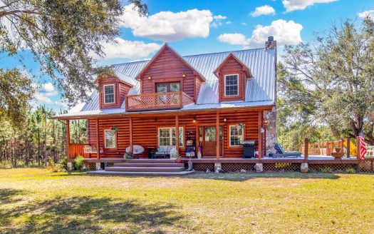 Log Home On 16.38 Acres For Sale in Suwannee County, Florida