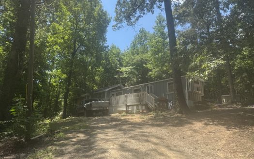 17 acres with 6 mobile homes in East hall
