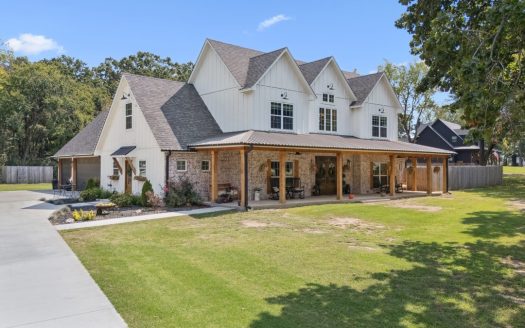 Pryor, Oklahoma Luxury Custom-Built  Farmhouse For Sale