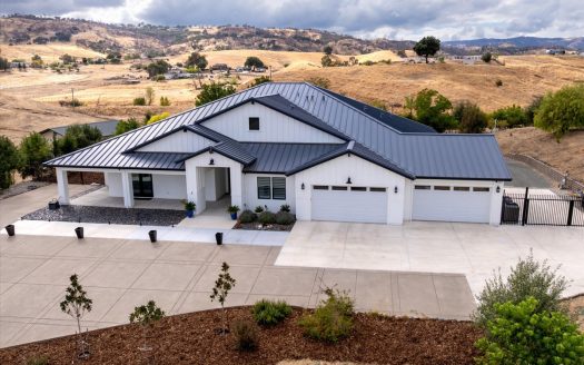 Vacaville, CA Modern Luxury Country Home on 5 Acres for Sale