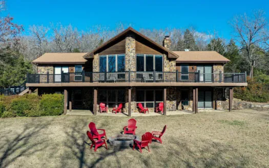 White River Lodge with two guest cabins in Flippin, AR