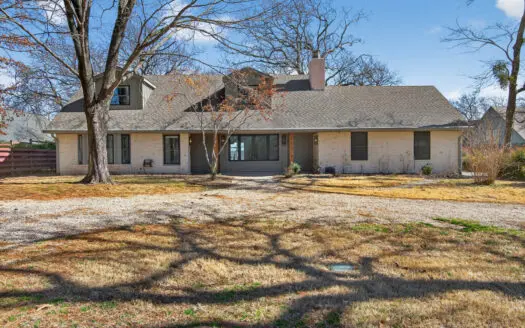 Pryor, OK Lakefront Home For Sale