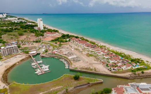 Elegant 3-Bedroom Apartment with Lake View in Buenaventura, Cocle