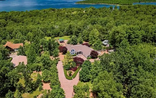 Luxury Lakefront Home in Secluded Oakland, AR on Bull Shoals Lake