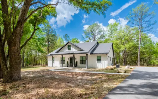 Beautiful Home on 5 Acres for Sale in Fort White, FL