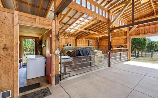 Luxury Mountain Retreat with Premier Equestrian Facilities