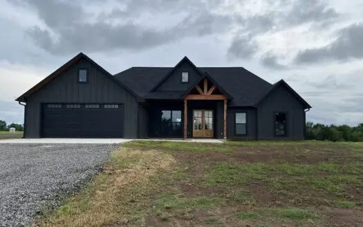 New Custom Home With Amazing Views And Amenities