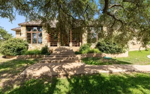 Hill country retreat just outside New Braunfels Texas!