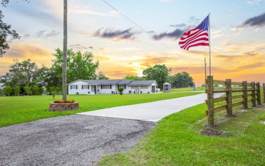 Lake City Florida military real estate listing photo 1