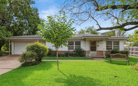 401 Ave I- 3 Bed, 1 Bath w/Garage, Ideal to Live In or Invest