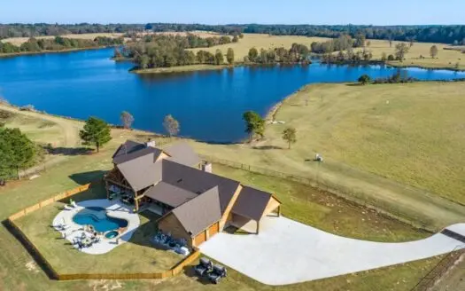 East Texas Game & Cattle Ranch – 1146 Acres – Lakefront Home
