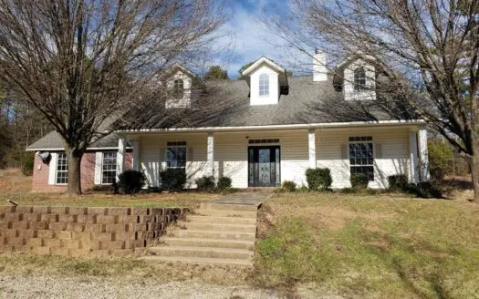 Beautiful Country Home with 20 Acres in Summerfield Ok
