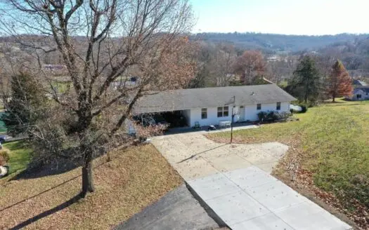 Adorable 3 Bedroom Ranch Home Overlooking Hermann Park!