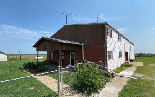 Country Living Just Minutes from Kaw Lake