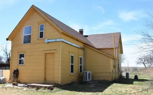 Rural Country Farm House – Land – Barns – Trees