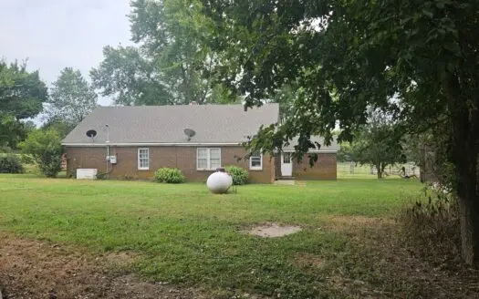 Country living room to improve brick home 2 bed 2 bath with barns