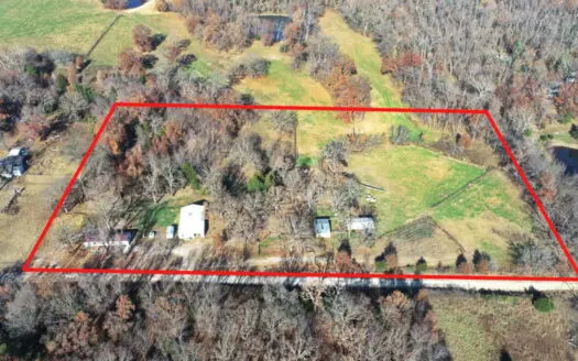 Country Home on 7 Acres in Cedar County