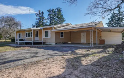 Secluded Avery Tx Country Haven With 91 Acres For Sale