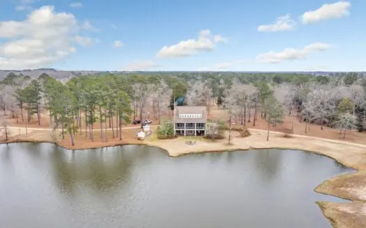 668 Acre Turnkey Hunting Property Sleeps 22 in West AL